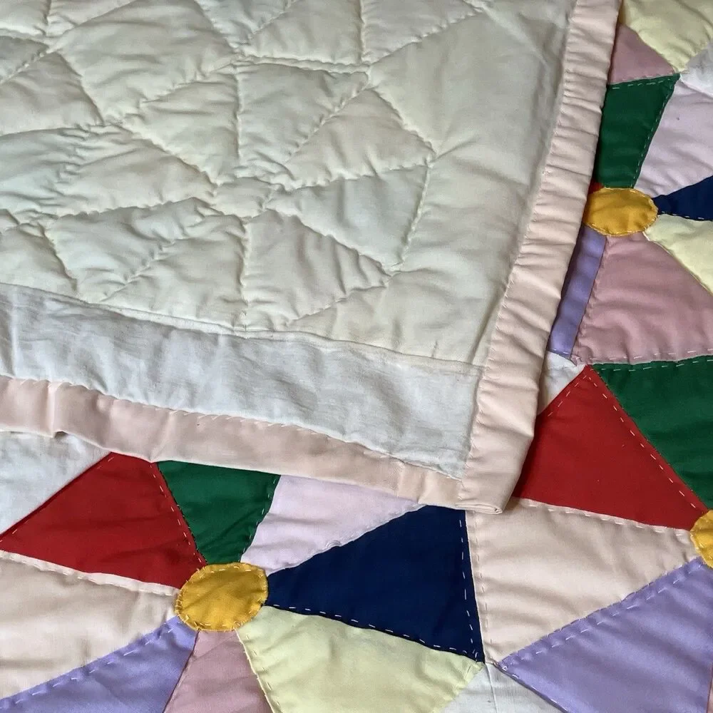 Vtg Handstitched Quilt Multicolor Dresden Plate approx. 96” x 80” w/ Border